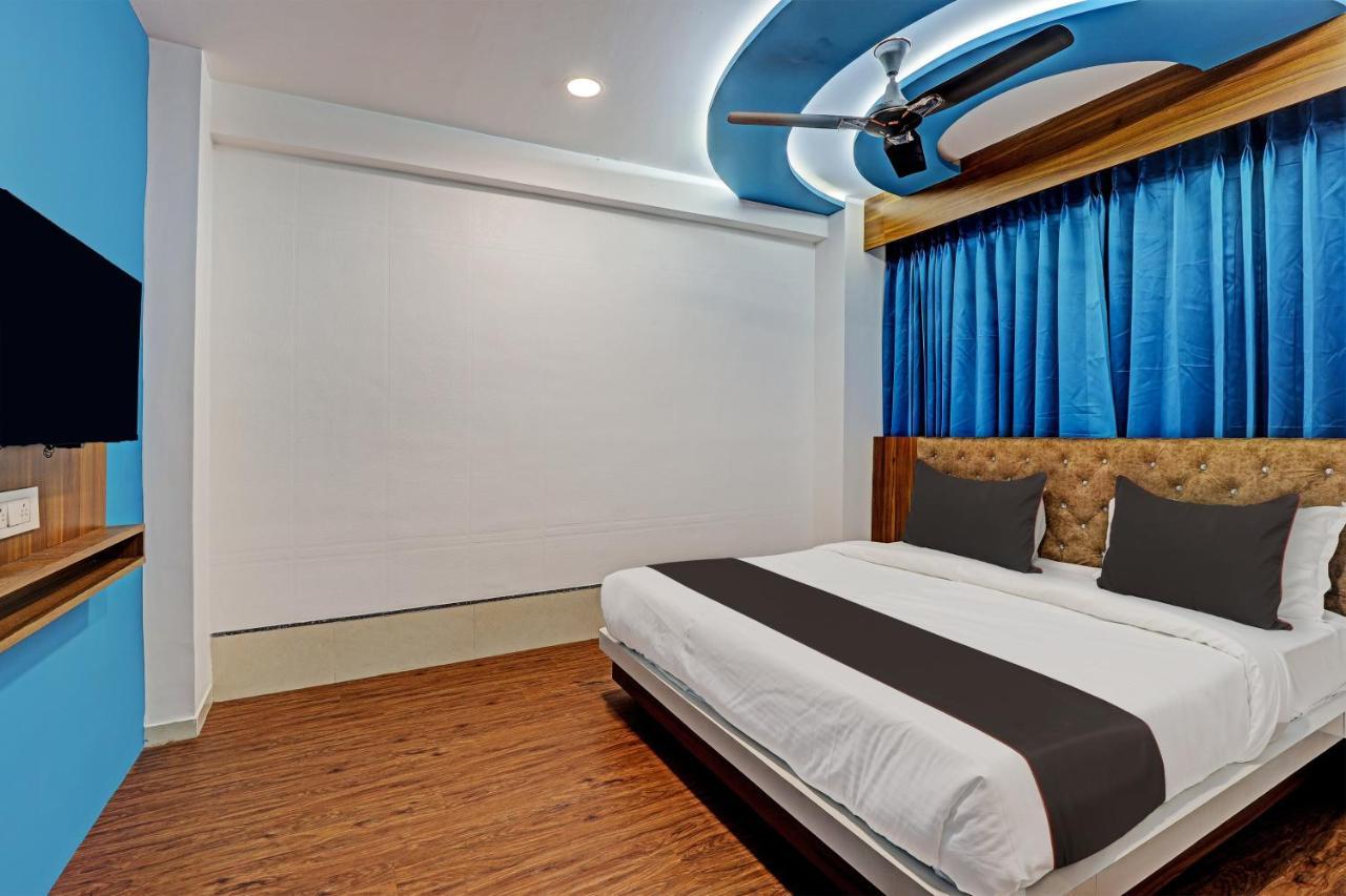 Collection O Hotel Swarg Surat Exterior photo