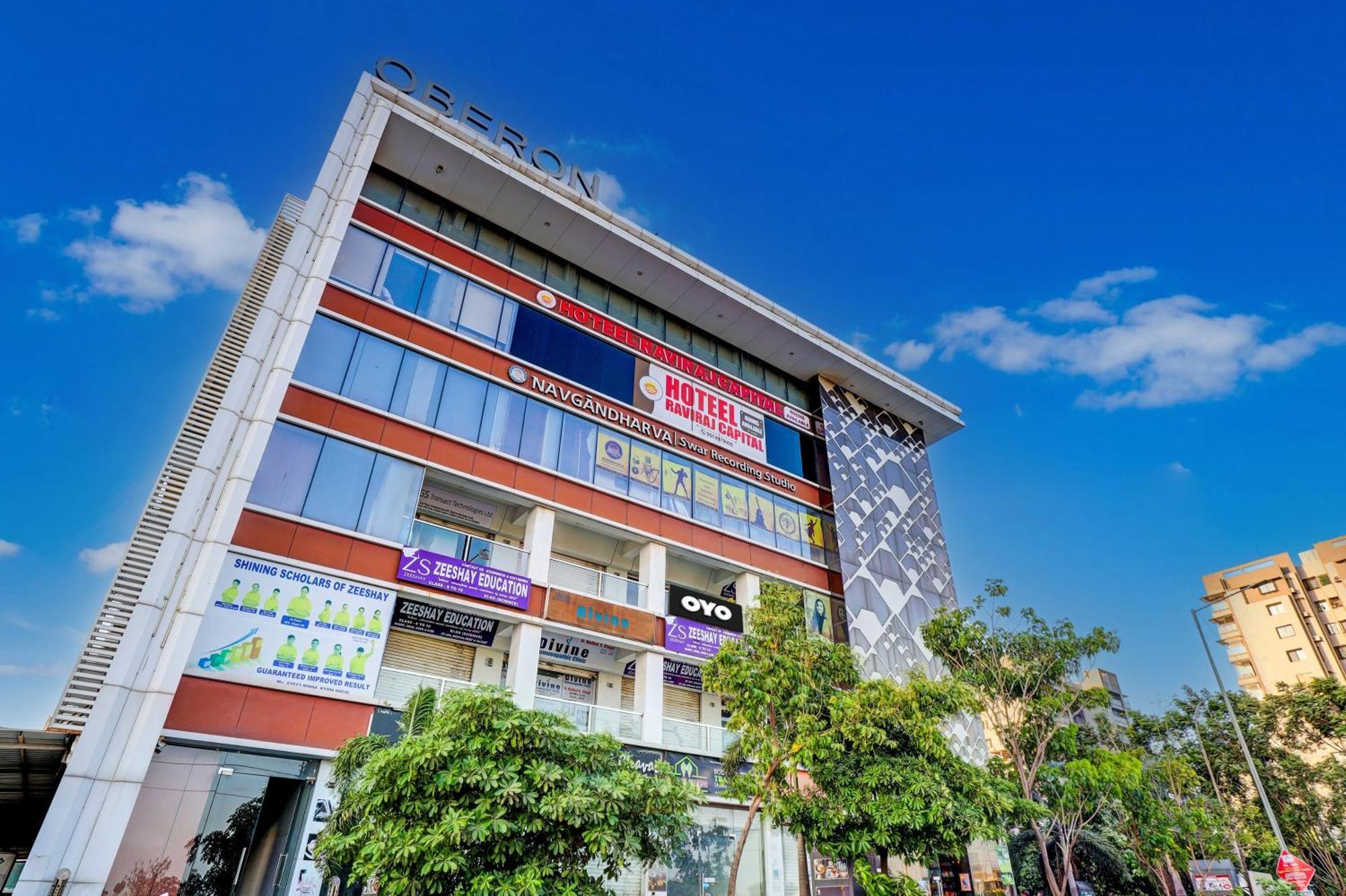 Collection O Hotel Swarg Surat Exterior photo