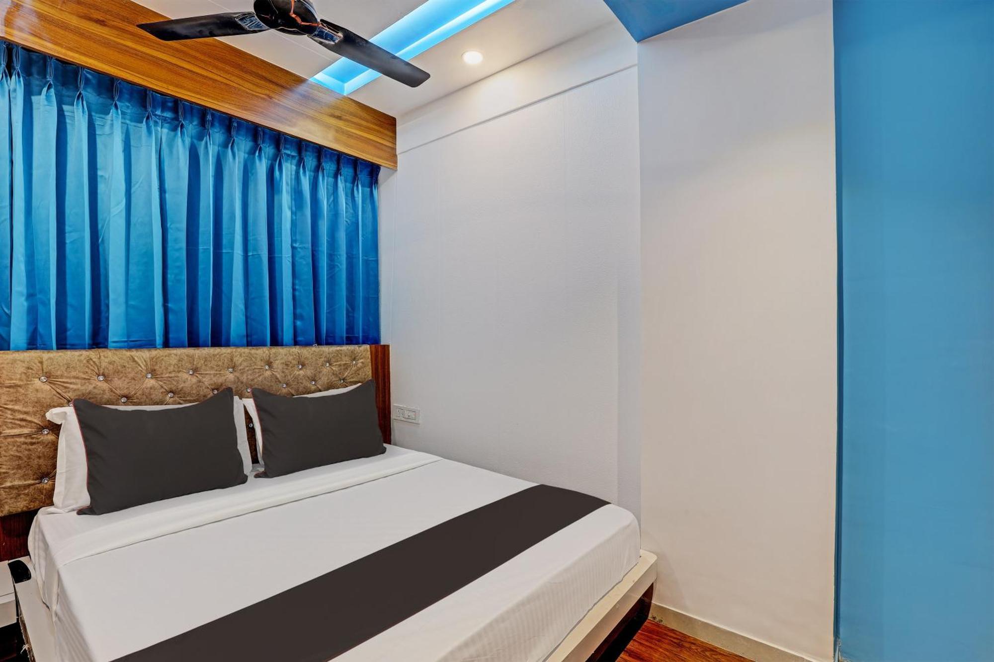 Collection O Hotel Swarg Surat Exterior photo