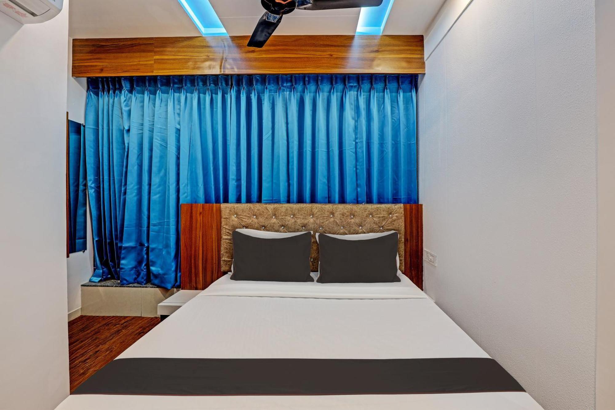 Collection O Hotel Swarg Surat Exterior photo