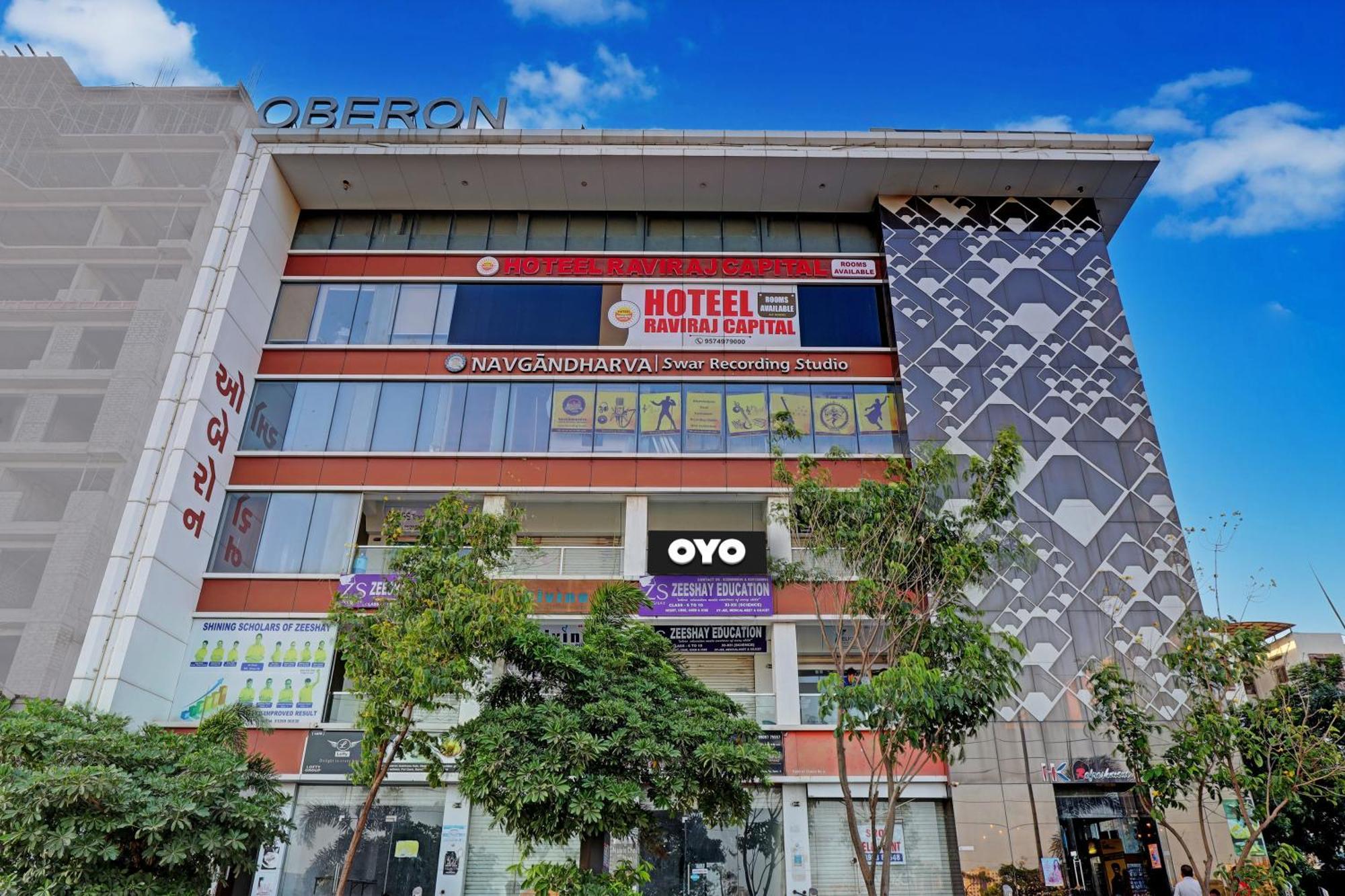 Collection O Hotel Swarg Surat Exterior photo
